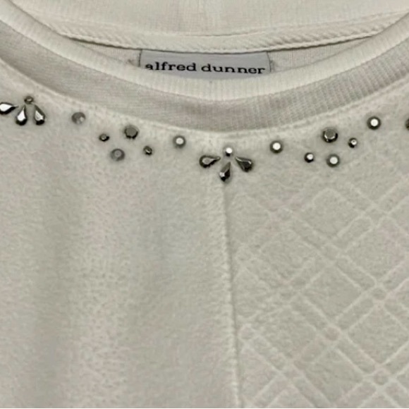 White Fleece Top By Alfred Dunner. Size PM - Picture 4 of 10